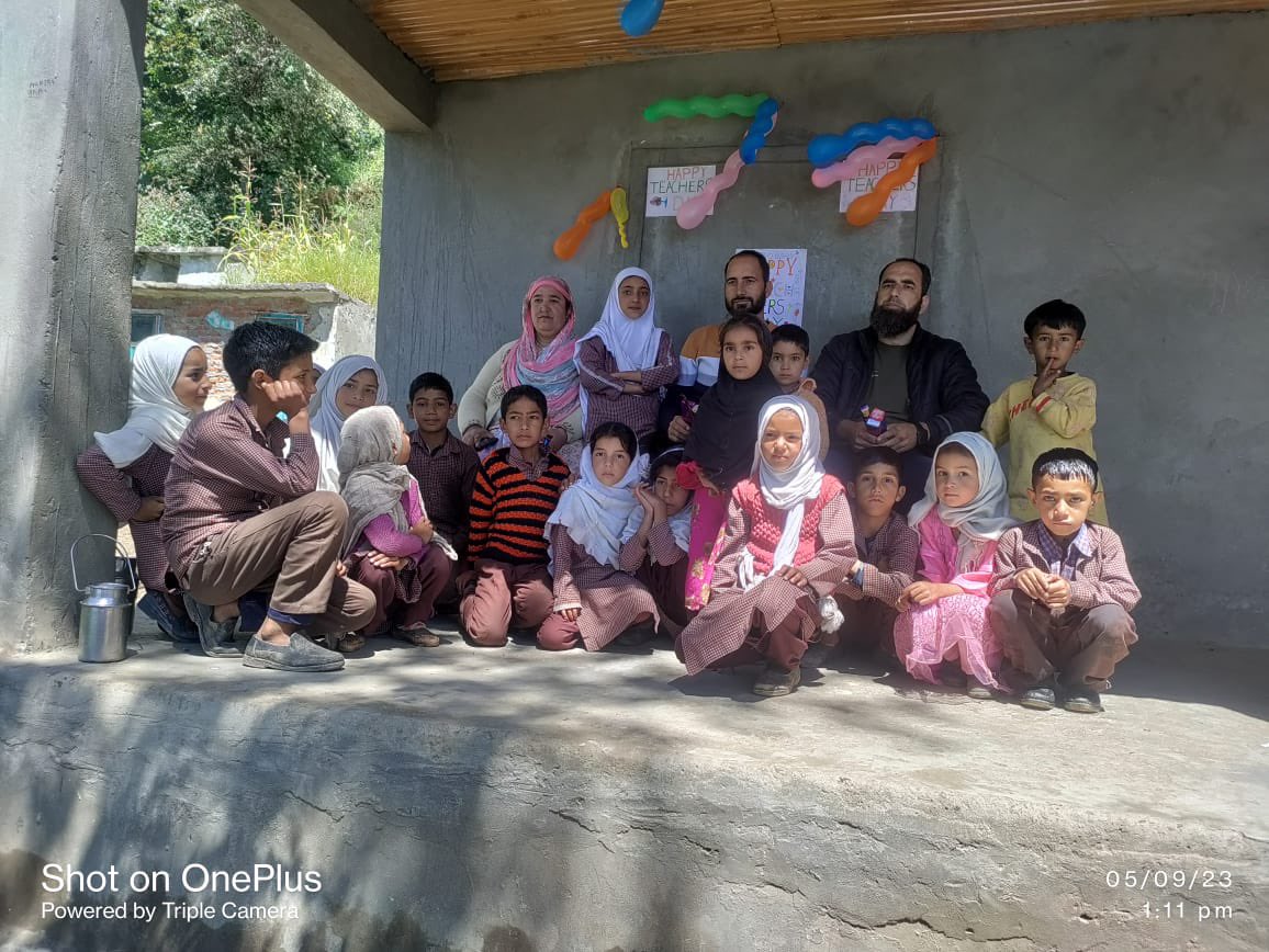 WaniAssif's tweet photo. Thank you, my beloved students. I appreciate how you keep me on my toes, make me laugh, and remind me of why I decided to become a teacher in the first place. You guys are like a breath of fresh air in a stuffy classroom….. https://t.co/zOlcq7RvGS