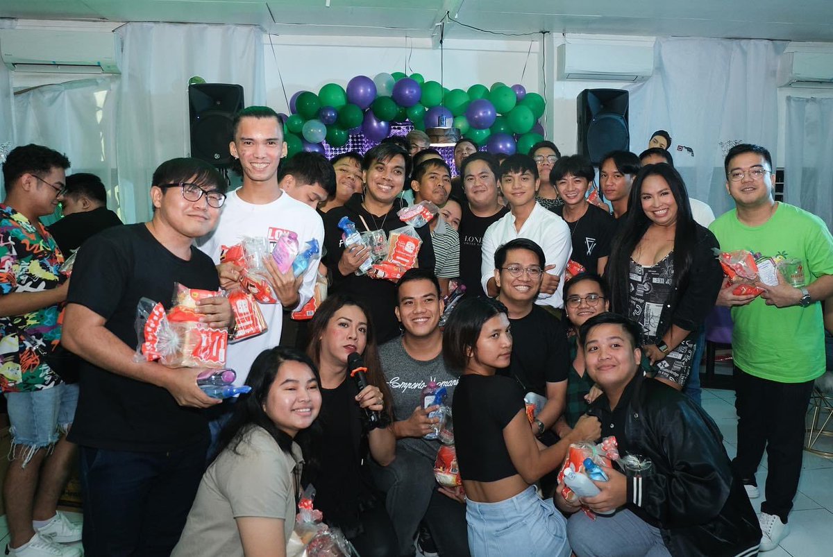 royce_squad's tweet photo. Happy 3rd anniversary Royce Squad And Happy Birthday Papi @RoyceCabrera ♥️♥️♥️ https://t.co/BCy7oOvJZ1