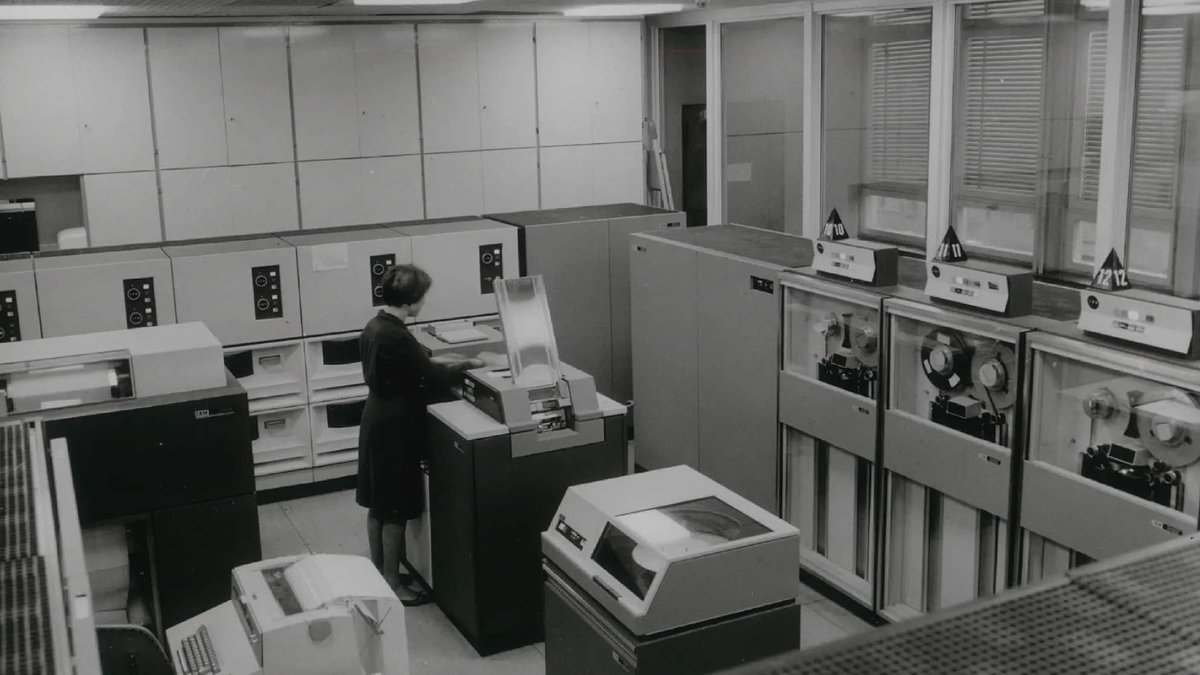 Today on the blog, Ana Carolina de Assis Nunes challenges AI narratives about the primacy of the private sector and techno-solutionist approaches to the world’s problems blog.castac.org/2023/09/ai-as-…