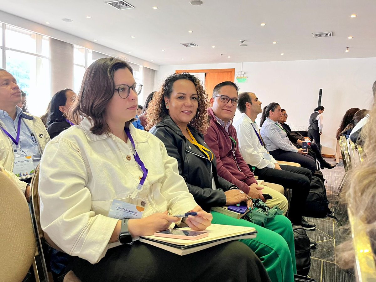cracolombia's tweet photo. El equipo de la @cracolombia participa en los talleres de co-creación Intersectorial de #Conversapolis, de @giz_colombia, con exposiciones y mesas de trabajo sobre desarrollo urbano sostenible, con temas de economía circular, eficiencia energética, saneamiento básico, entre otros https://t.co/BRCmySRK2l