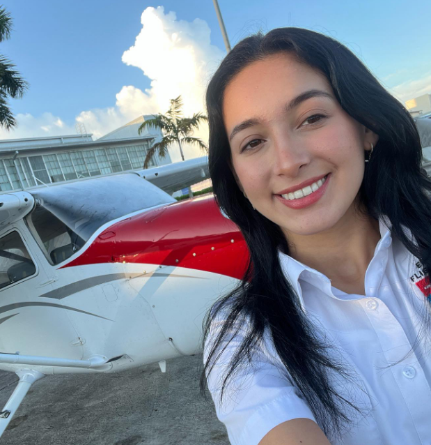 📷 ORGULLO DE MUJER ALTO APUREÑA 📷

Stefany Belandria, oriunda de Guasdualito #Apure, logró una hazaña extraordinaria al convertirse, a la edad de 17 años, en la piloto más joven de Latinoamerica así como también de los Estados Unidos #Felicidades #VidaYPazSonLaPremisa #4Sep