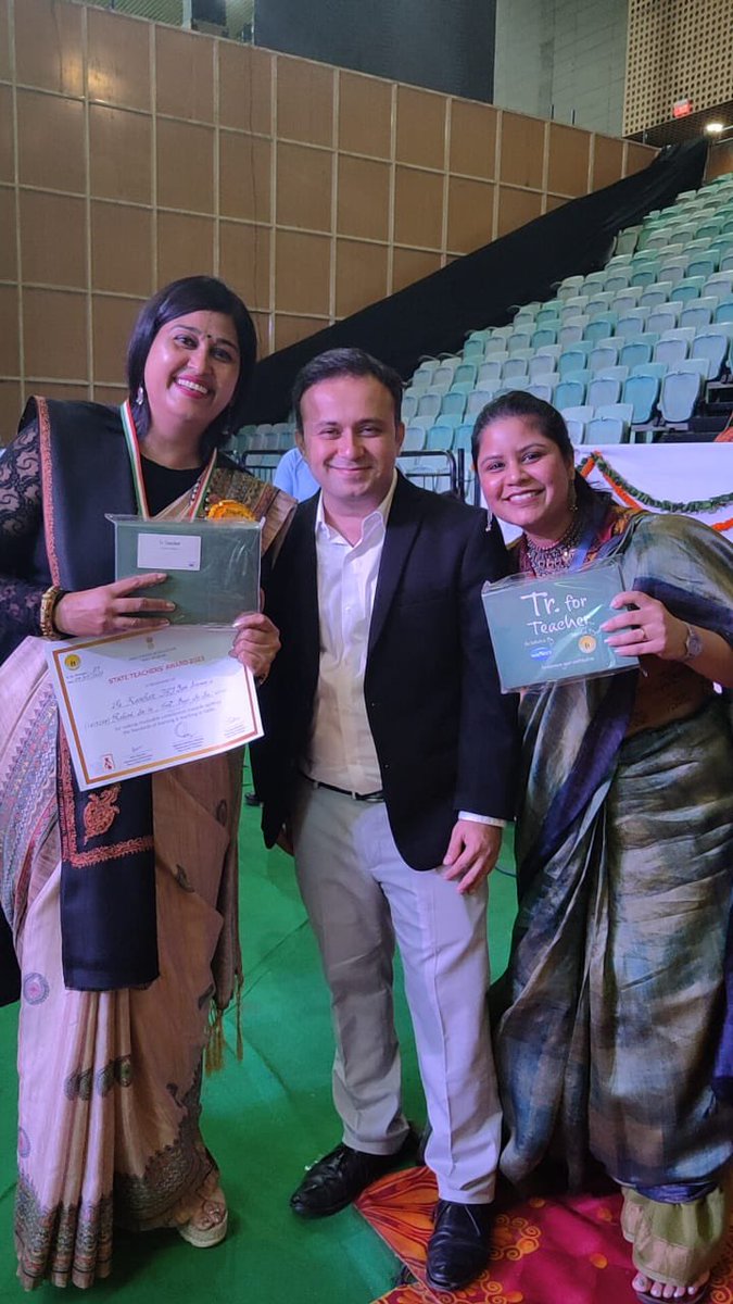 Dir_Education's tweet photo. NEL unite with us to honor teachers at "The State Teachers' Award 2023" event with personalized 'Tr. for Teacher' kits, a symbol of respect for their invaluable contributions, as part of NEL's 'Tr. for Teacher' campaign!

Thanks @navneet_edu for the wonderful initiative! https://t.co/WOLD4QTfFQ