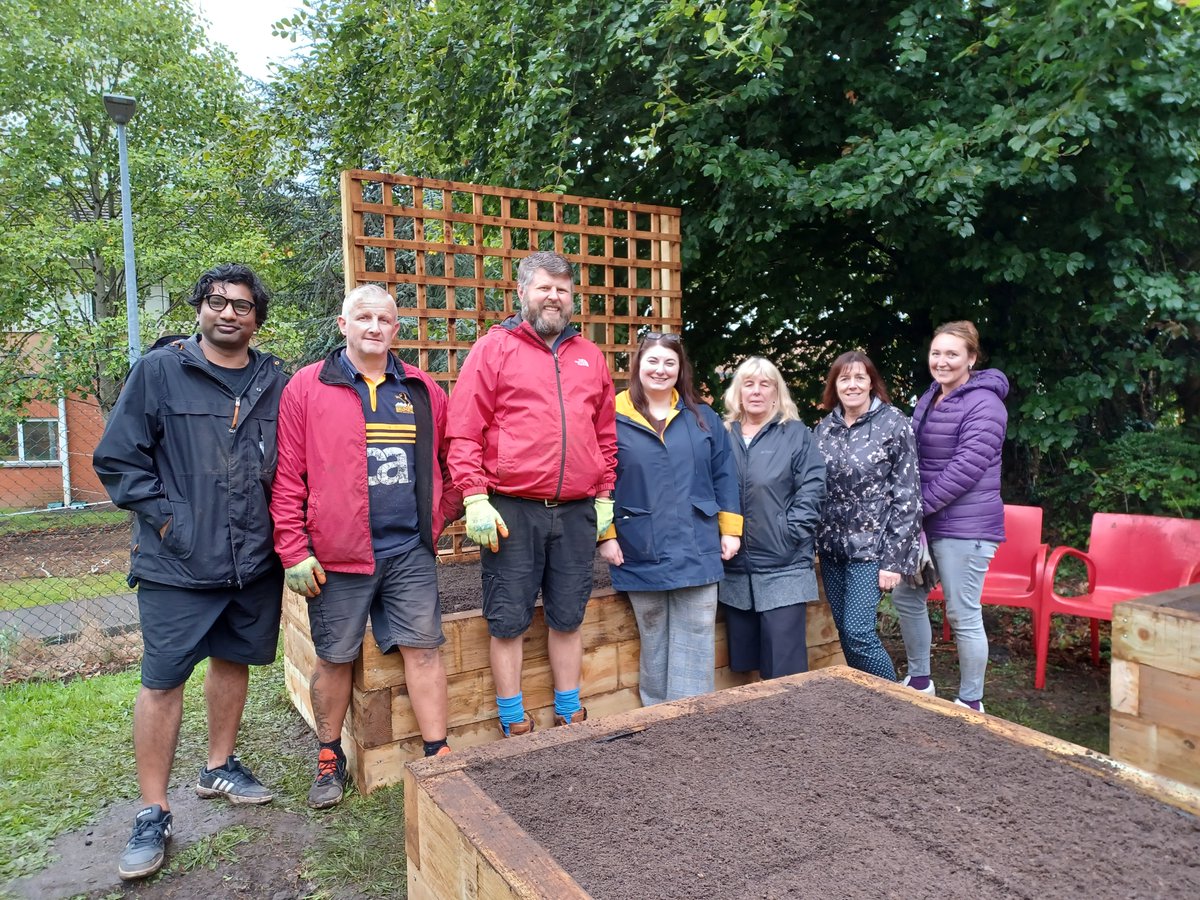 From an empty green space to foundations of a productive food garden. This space is going to be greatly received by all. 

Thank you to staff, patients and volunteers @CardiffandValeUHB for dedicating a hard day's work to the build. 

#LocalPlacesforNature #MentalHealth #Cardiff