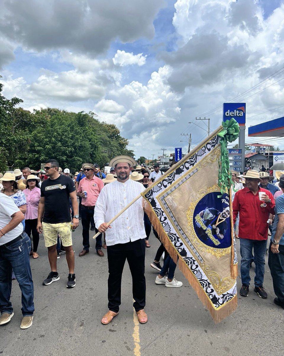 🥳🏆 🚩 Queremos felicitar a nuestro 𝘿𝙏. 𝙈𝘼𝙍𝘾𝙊𝙎 𝙋𝙄𝙈𝙀𝙉𝙏𝙀𝙇, quien fue elegido como abanderado de las “Patronales de Santa Rosa de Lima” del corregimiento de Canto del Llano.

😎 Por su destacado desempeño como entrenador del Veraguas United FC.

🏆 Campeón de la