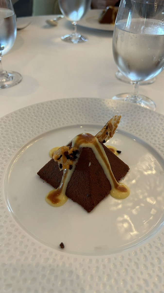 inspired2cruise's tweet photo. Fabulous shop visit to the new Oceania Vista. Such a lovely ship with amazing decor and divine food choices. And having experienced the most amazing gala lunch, we can see why Oceania Cruises claim to have the finest cuisine at sea. 😀 #oceaniacruises #cruise #luxurycruise https://t.co/4zlNntofUc