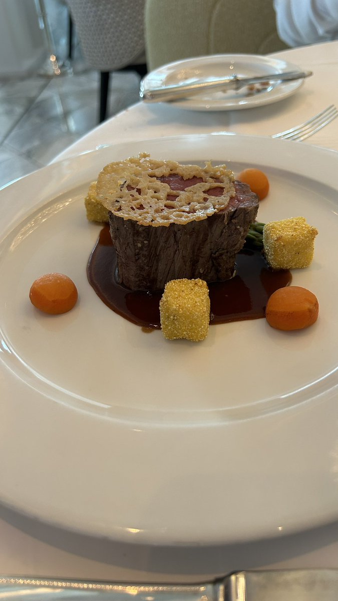 inspired2cruise's tweet photo. Fabulous shop visit to the new Oceania Vista. Such a lovely ship with amazing decor and divine food choices. And having experienced the most amazing gala lunch, we can see why Oceania Cruises claim to have the finest cuisine at sea. 😀 #oceaniacruises #cruise #luxurycruise https://t.co/4zlNntofUc