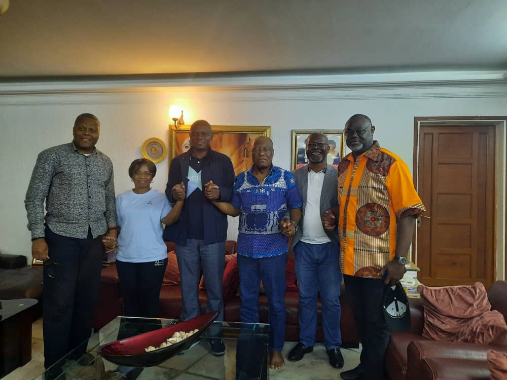 Un #Gabon uni autour des ses fils et son armée ! 

#OliguiNguema 
#Gabon2023