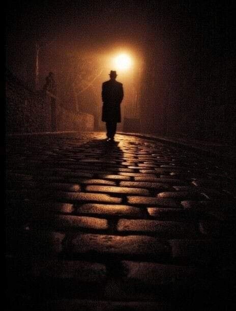 نريدكِ
يا كلَ حصتِنا في السكوتِ
لأنّ الكلامَ يخونْ