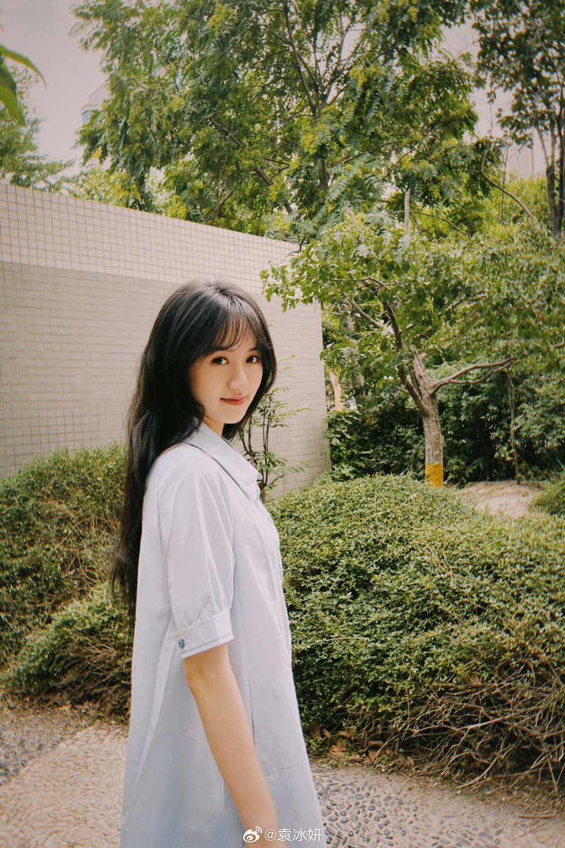 eatmelonn's tweet photo. trending on hot searches: #YuanBingYan was ruled as free from tax evasion!!

a lawyer explained that her company then had poor management of finances (usually outsourced) which led to overdue taxes. they were fined for not paying taxeson time, but not bcs they evaded it!! https://t.co/hFPYMmQPb4
