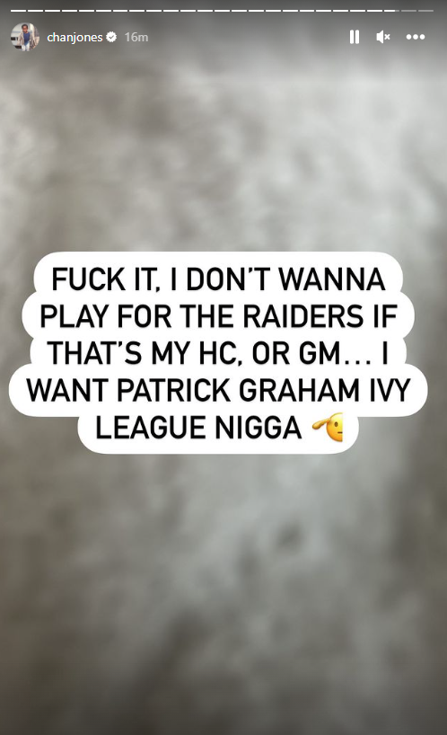 NFL_DovKleiman's tweet photo. 𝗨𝗽𝗱𝗮𝘁𝗲 #Raiders DE Chandler Jones says: "I don't wanna play for the Raiders if my HC, or GM... " on IG.

It seems he's not able to get in the #Raiders gym and has to go to a local gym instead and the team contacted his ex-girlfriend who hasn't been with for 5 years

Weird.. https://t.co/MmDKuXB8Ds