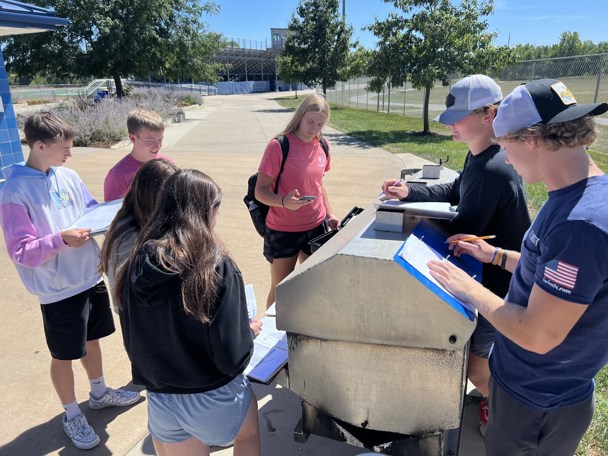 CCAHS's tweet photo. Mr. Jensen's students worked in groups to open the six caches last week.
#TeamWorkChallenge #physicsfun #stemchallenge https://t.co/DmTy4s04FE