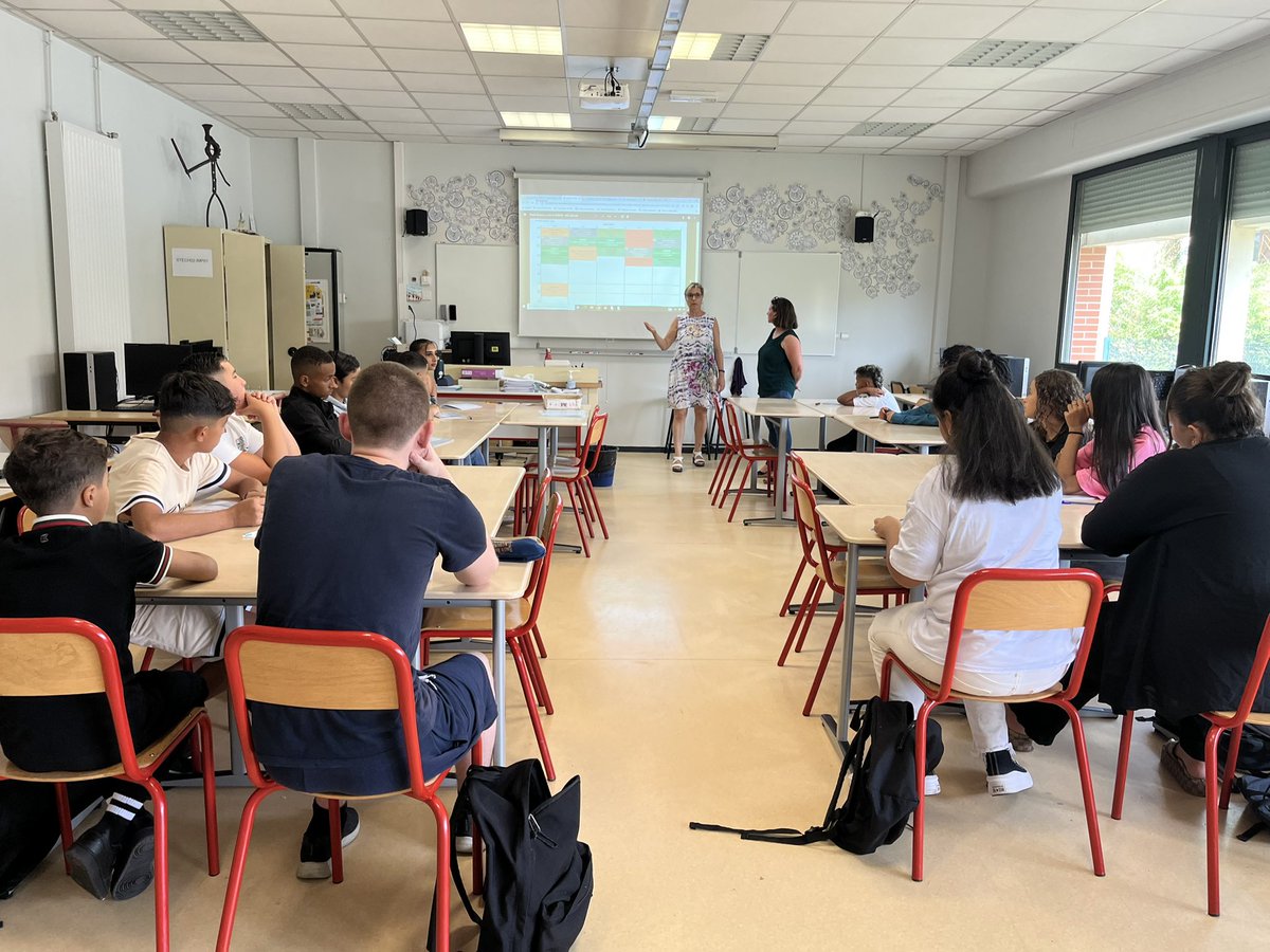 CollegeGSand's tweet photo. [MicroCollège] Les élèves du #MicroCollege Grand Mirail du @CollegeGSand ont fait leur rentrée aujourd’hui. Tous présents pour cette première journée, ils ont découvert leur établissement et le programme de leur 4e, construit en partenariat avec la @DSDEN31 et la @CiteEduToulouse https://t.co/npdvd8qeYa