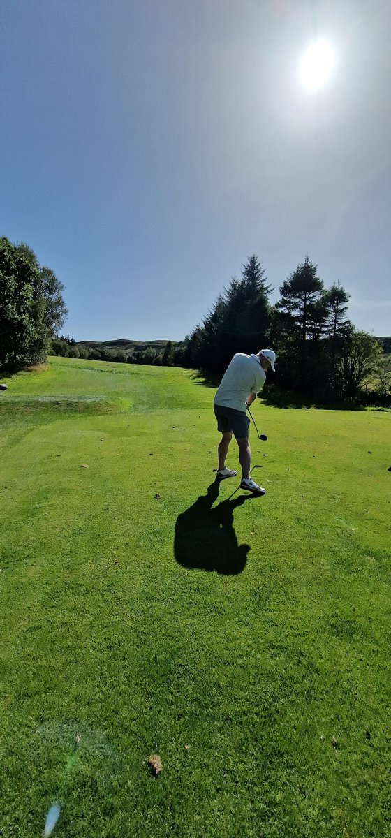 foleygrant's tweet photo. Another lovely Autumn day @GourockGolfClub playing in the sunshine really does take the work stress away. #bestsofar #84 @watters_derek @PGAScotland #golflife https://t.co/YzzUW3tuZ6