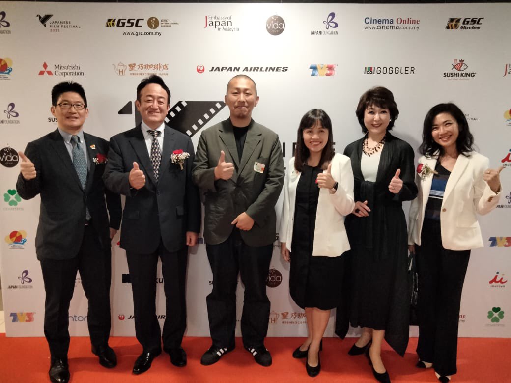 JPNAmbMalaysia's tweet photo. Attended opening ceremony of #JapaneseFilmFestival2023 organized by #JapanFoundationKL with Director #ShoMiyake. Then watched his film #smallslowbutsteady. Please enjoy 16 🇯🇵 latest films from diverse range of genres in the cinemas🎥 all over 🇲🇾. JFF link https://t.co/PPi6wvktVH https://t.co/Ut8DYIIZQU