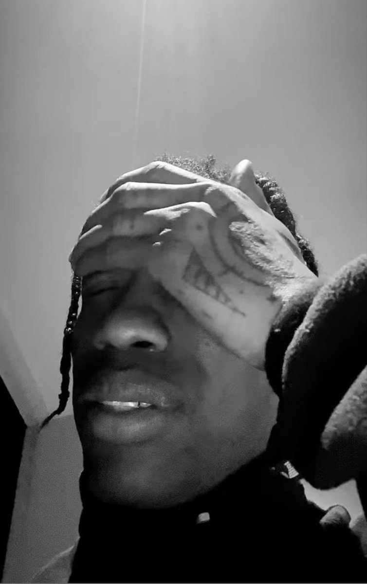travis che si ritrova davanti kylie e timothée al concerto di beyoncè: