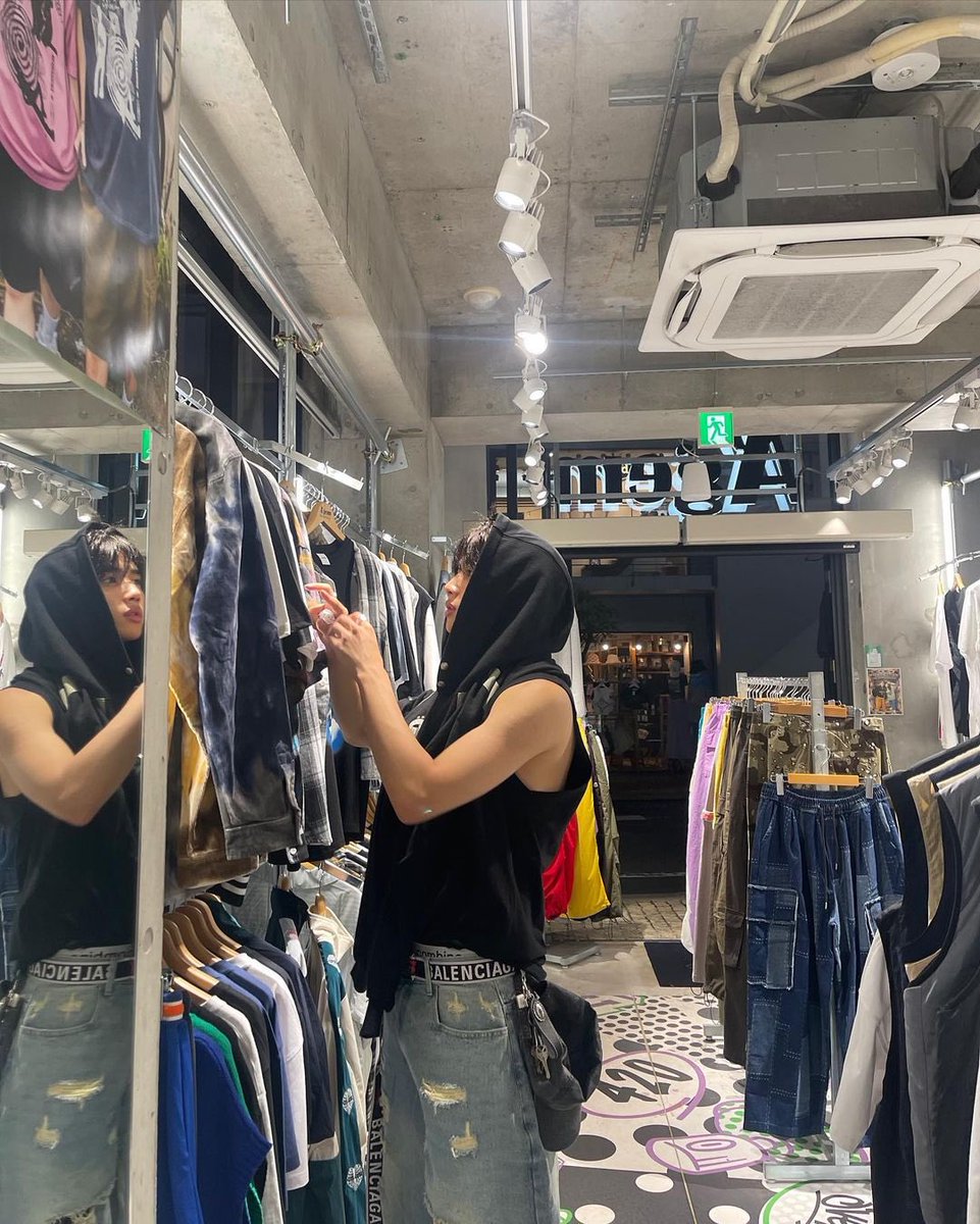 swlovezone's tweet image. #선우 on instagram

“이 웃만 사진이 몇 개야”