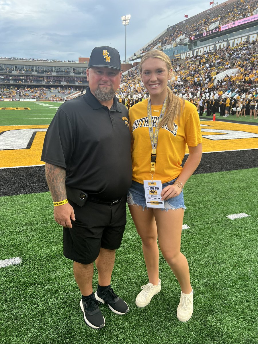 What a day!!! So thankful for the opportunity to visit Southern Miss Softball. Thank you Coach <a href="/NataliePooleUSM/">Natalie Poole</a> , <a href="/IzzyWerdann/">Izzy Werdann</a> ,  <a href="/BigRockHawk/">Aaron Longenecker</a> , and  <a href="/ElzeyMatt/">The Coach</a> for a great day!! It was an awesome experience! #SMTTT 💛🖤