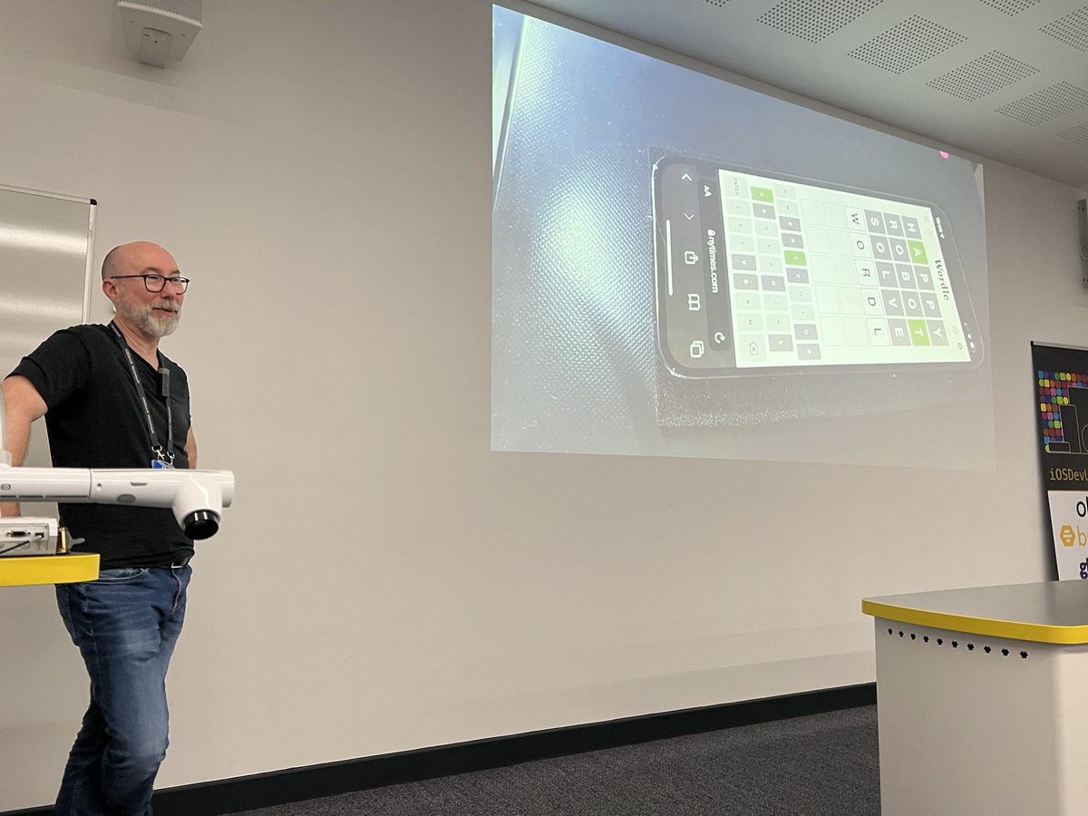 avi_tsadok's tweet image. Amazing presentation by @MrBananas!
#iosdevuk