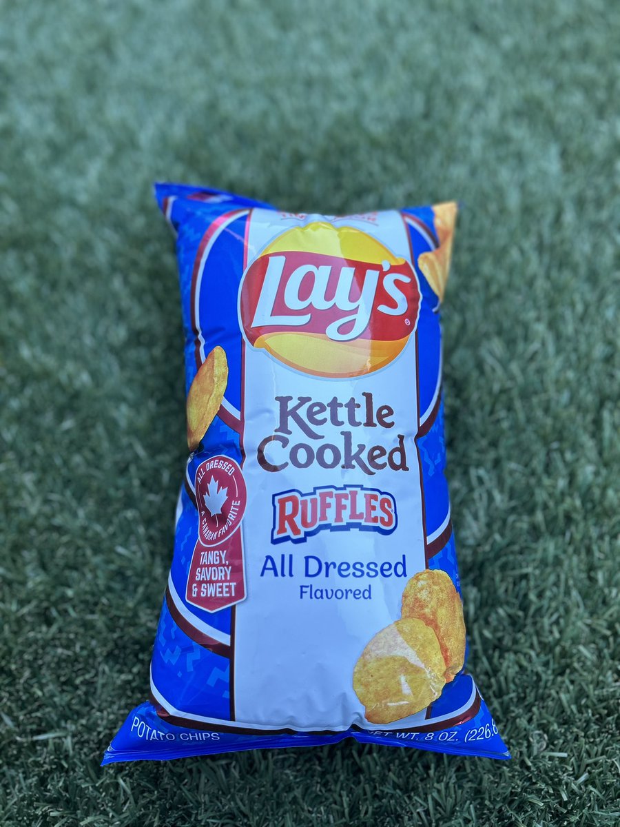 🚨 Canadian appreciation post 🚨 

Where my Canadians at??!!

Let me tell you all a 🤫 

These chips are outta this world and they are limited 😭 

To my Canadians I love y’all for making this. ❤️ 

#notasponsor 
#sendmemoreLays