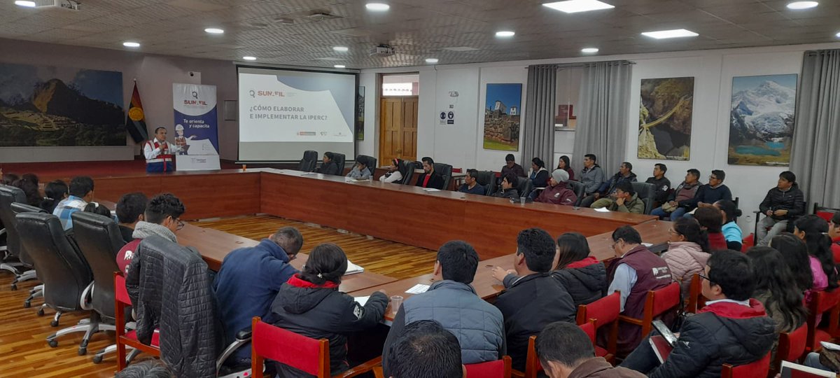 SunafilPeru's tweet photo. 📍 En #Cusco, brindamos orientación en la Identificación de Peligros y Evaluación de Riesgos (#IPERC), dirigida a prevencionistas residentes y personal de salud de todas las obras de construcción del Gobierno Regional del Cusco. #PrevenciónDeRiesgos #TrabajoSeguro💼🛠️ https://t.co/YZWltMa2gN