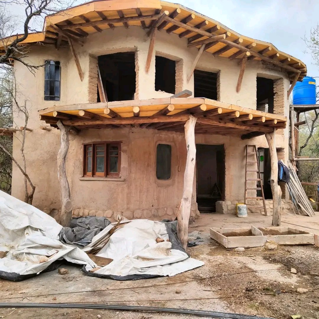 Bossyator's tweet photo. A bullet proof traditional mud-house. Let me give you a free pictorial tour around it, have a look at especially the interiors. It is a gem! https://t.co/Jz0ADODs7Z
