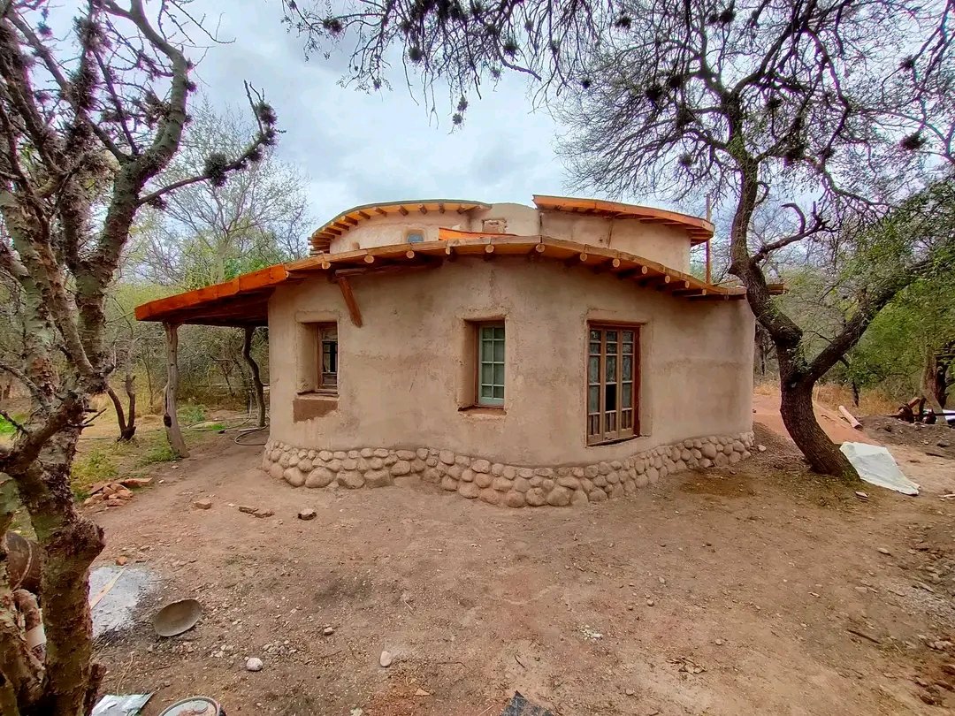 Bossyator's tweet photo. A bullet proof traditional mud-house. Let me give you a free pictorial tour around it, have a look at especially the interiors. It is a gem! https://t.co/Jz0ADODs7Z
