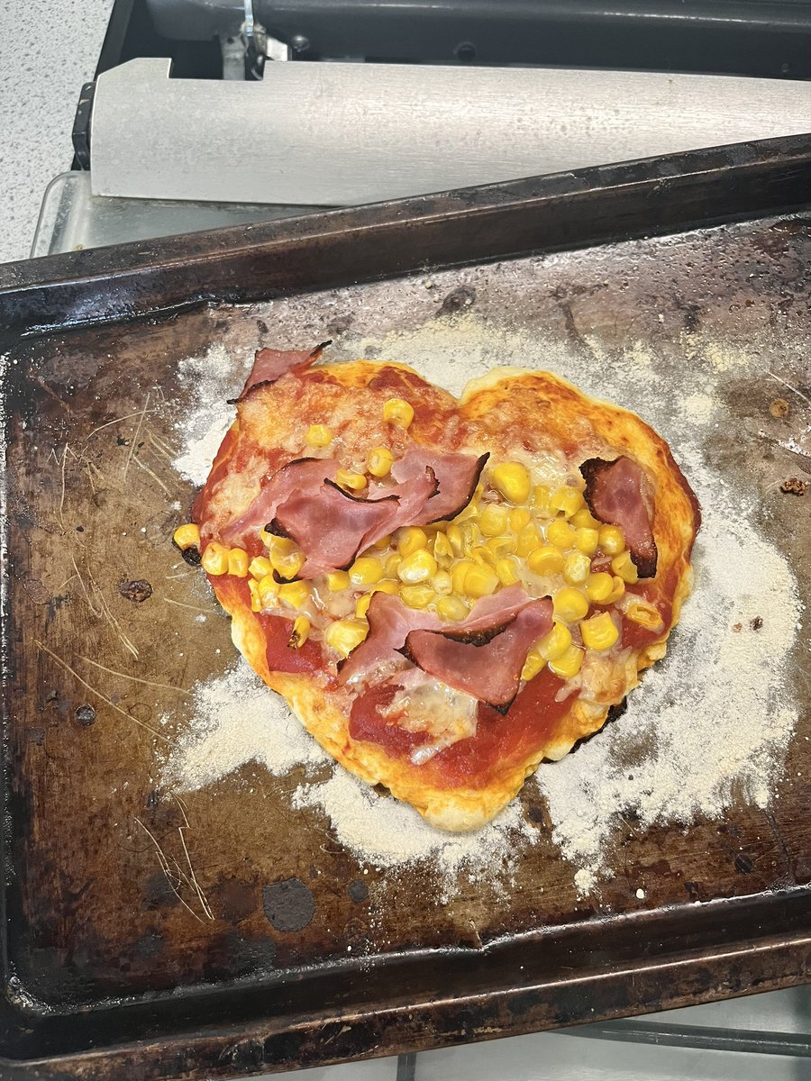 MissRiceHE's tweet photo. S2 pupils have been learning about Italian cuisine for their foods around the world unit, just a few of the amazing pizzas made today 🇮🇹🍕 https://t.co/6s0CPZ3Dzx