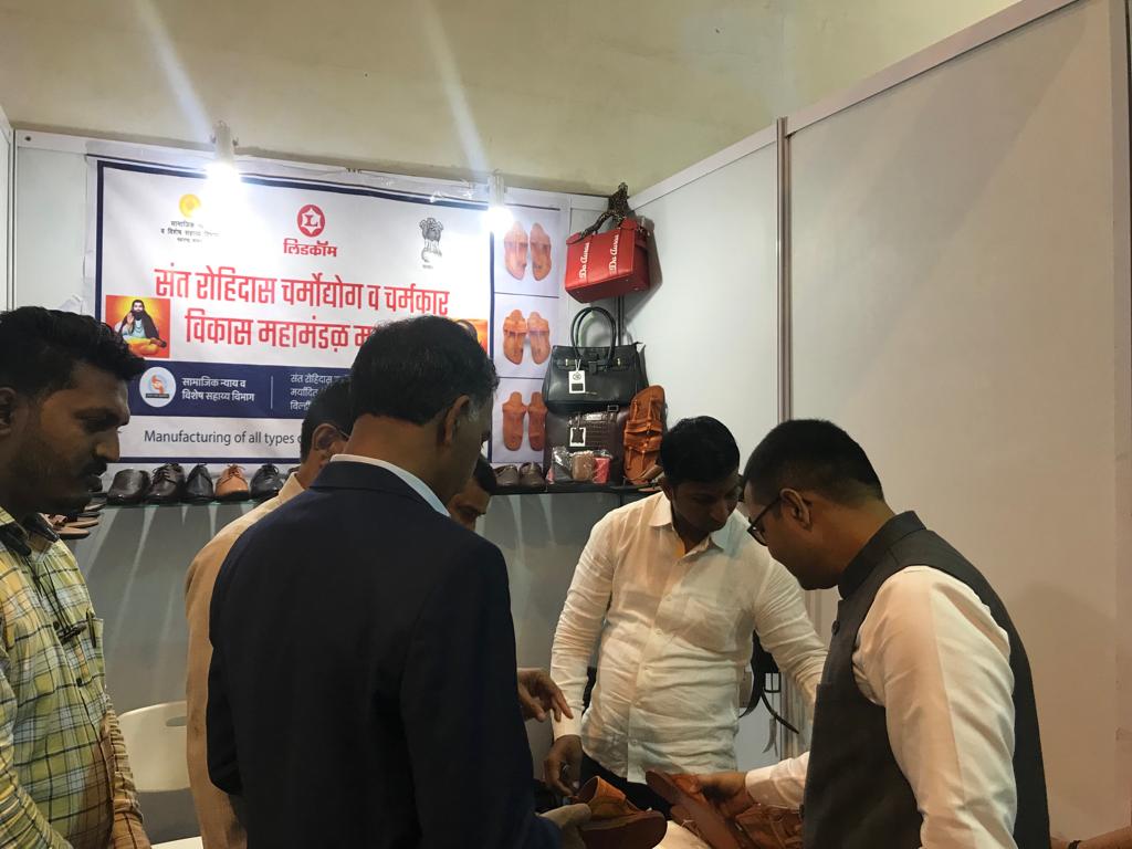 Lidcom_'s tweet photo. The event is organised by IFCOMA, its sponsered by LIDCOM, and it is supported by Footwear Market News. 
The event expects around 3000 visitors, according to response and awarness about footwear components With an exhibition space of 1,500 square metres. https://t.co/aZOkWPmjd9
