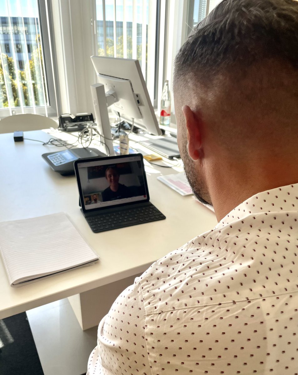 Was lernen wir aus Covid und digitalem Unterricht?🧑‍💻Interessantes Gespräch heute mit Jonathan Bork.
Der Schüler setzt sich für #hybrideBildung ein und fordert einen Schulalltag aus Präsenz und Selbstlernphasen. Ich bin begeistert von seiner Idee und seinem Durchsetzungsvermögen!