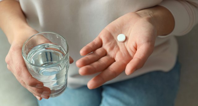 Dt_Aerzteblatt's tweet photo. Triptane: Unzureichende Wirksamkeit oder Verträglichkeit bei gut 40 Prozent der Betroffenen: München – Ein unzureichendes Ansprechen auf Triptane beziehungsweise eine Unverträglichkeit des Medikaments sind häufiger als… #DMKG #Kopfschmerztag https://t.co/n4LEL6s5hZ https://t.co/8qDQLYZO5E