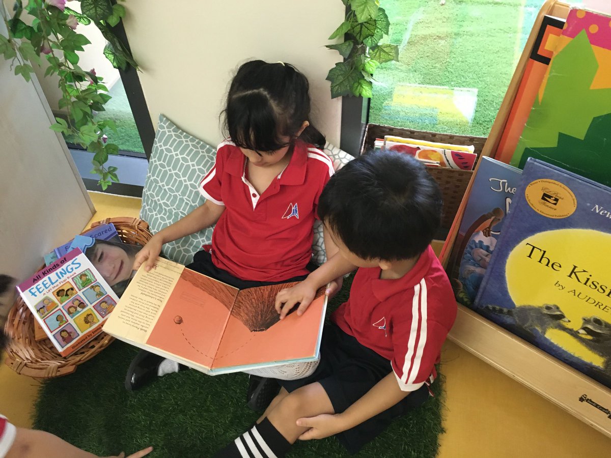 ClareHibbard's tweet image. Finding a good book is great, picking a special place to read is wonderful, but finding a friend to share it with is the BEST. We learned today what readers do📚📗📖⁦@DAAElementary⁩