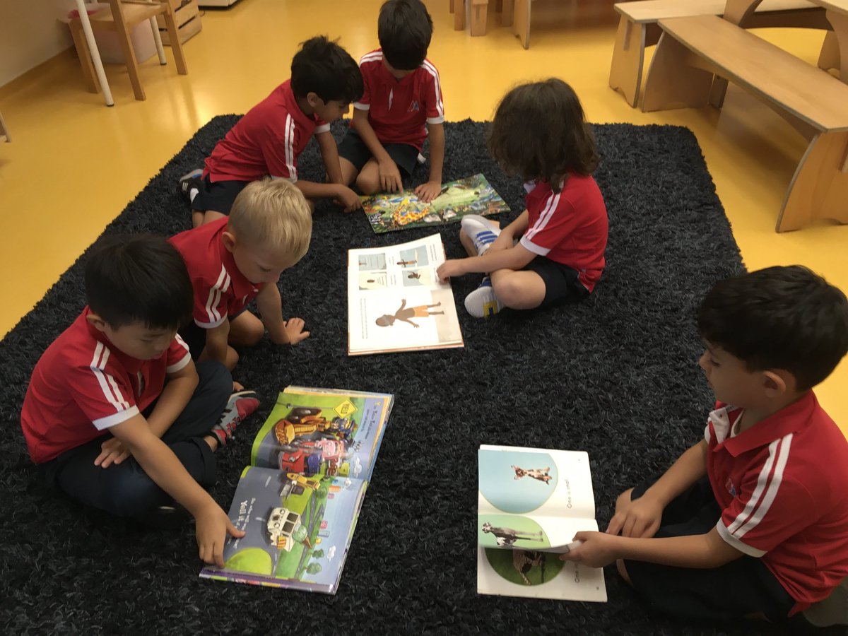 ClareHibbard's tweet image. Finding a good book is great, picking a special place to read is wonderful, but finding a friend to share it with is the BEST. We learned today what readers do📚📗📖⁦@DAAElementary⁩