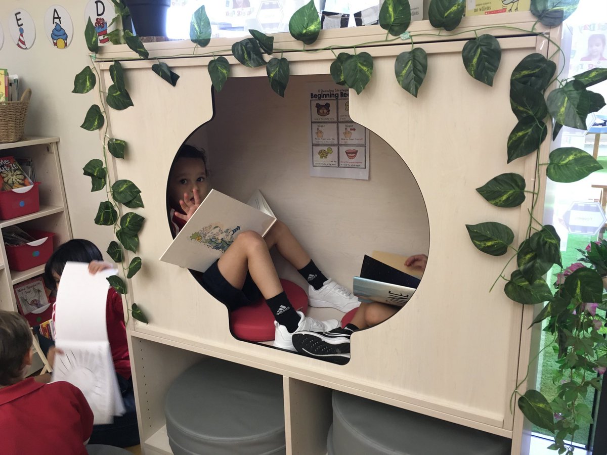 ClareHibbard's tweet image. Finding a good book is great, picking a special place to read is wonderful, but finding a friend to share it with is the BEST. We learned today what readers do📚📗📖⁦@DAAElementary⁩