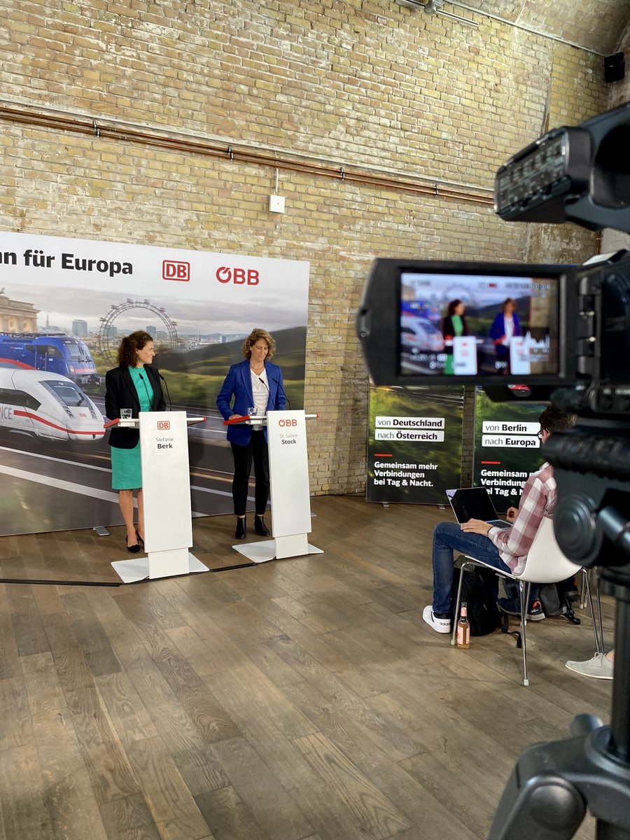 Bereits jetzt rollen 40x täglich Züge über die deutsch-österreichische Grenze, bald sollen es nochmals deutlich mehr werden. 
🚄 Im Tages- und im Nachtverkehr stocken <a href="/db/">.</a> und <a href="/oebb/">oebb</a> deutlich auf, um dem ungebrochenen Trend zur Schiene gerecht zu werden. rb.gy/uky88
