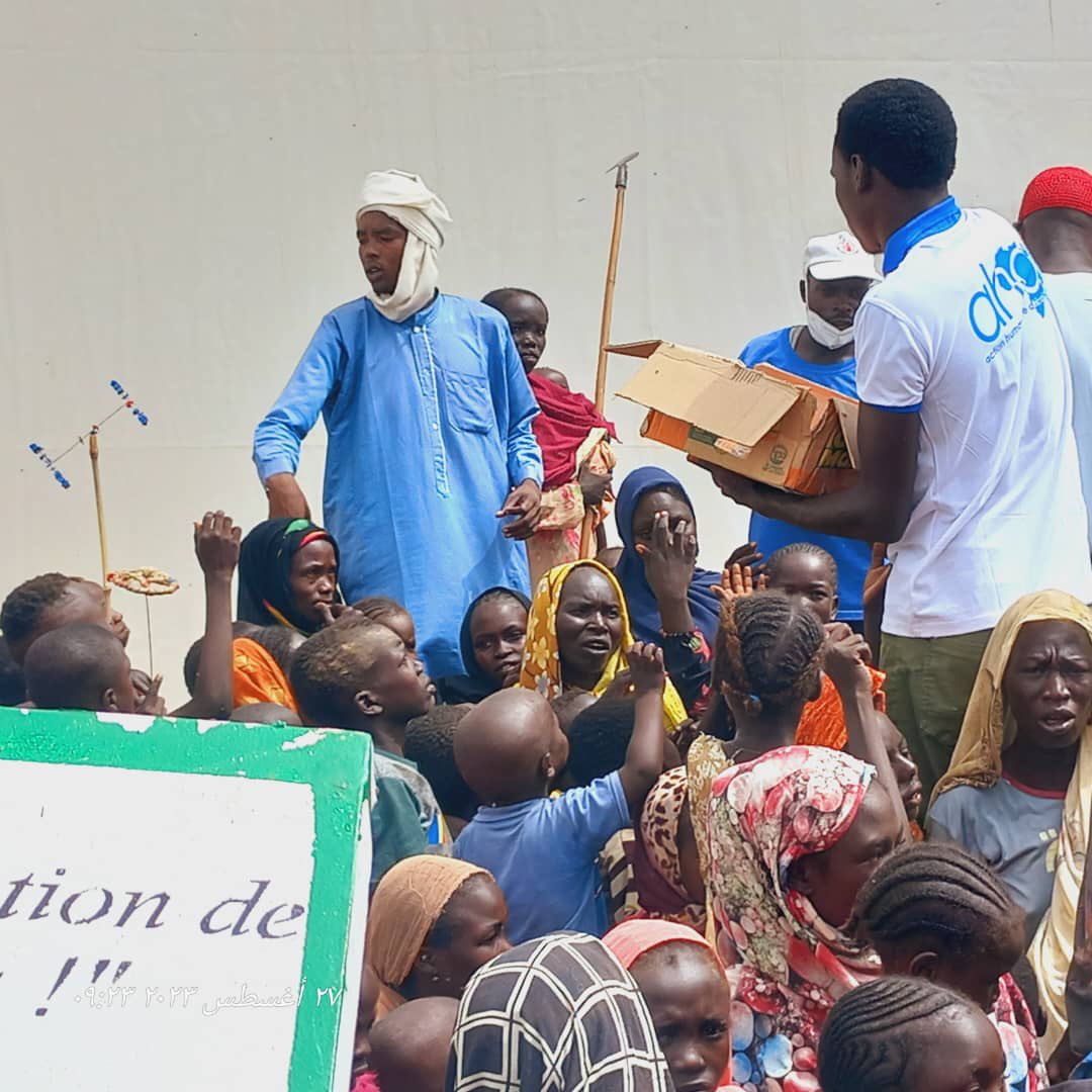 xibniy's tweet photo. Un geste de propreté, un espoir renouvelé : notre distribution de savon au camp de réfugiés d’Ambelia (ONG Action Humanitaire Aficaine). #Sudan #Chad #Adré 
#SolidaireAvecLesRéfugiés #ONG_AHA https://t.co/HJP2LxYXZO