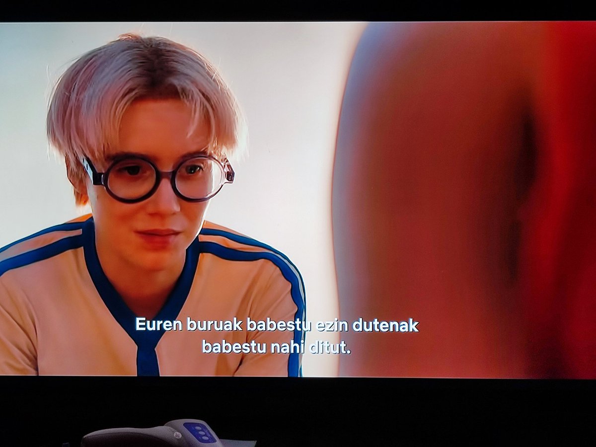 Andonisolor's tweet photo. Netflixeko One Piece ikusten ibili naz euskerazko azpitutuluekaz. 23 minitu. Ergatibo bi, konmuztadura... https://t.co/15lh5jDNz4