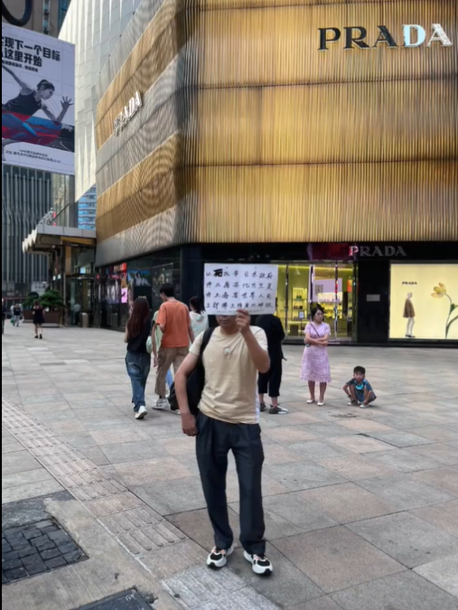 lazydjay's tweet photo. 为什么中国的名星，精英富豪名流没有一位出面抵制日本海产品，反而都是些底层穷人在闹？🤔 https://t.co/CaYtR7zftX