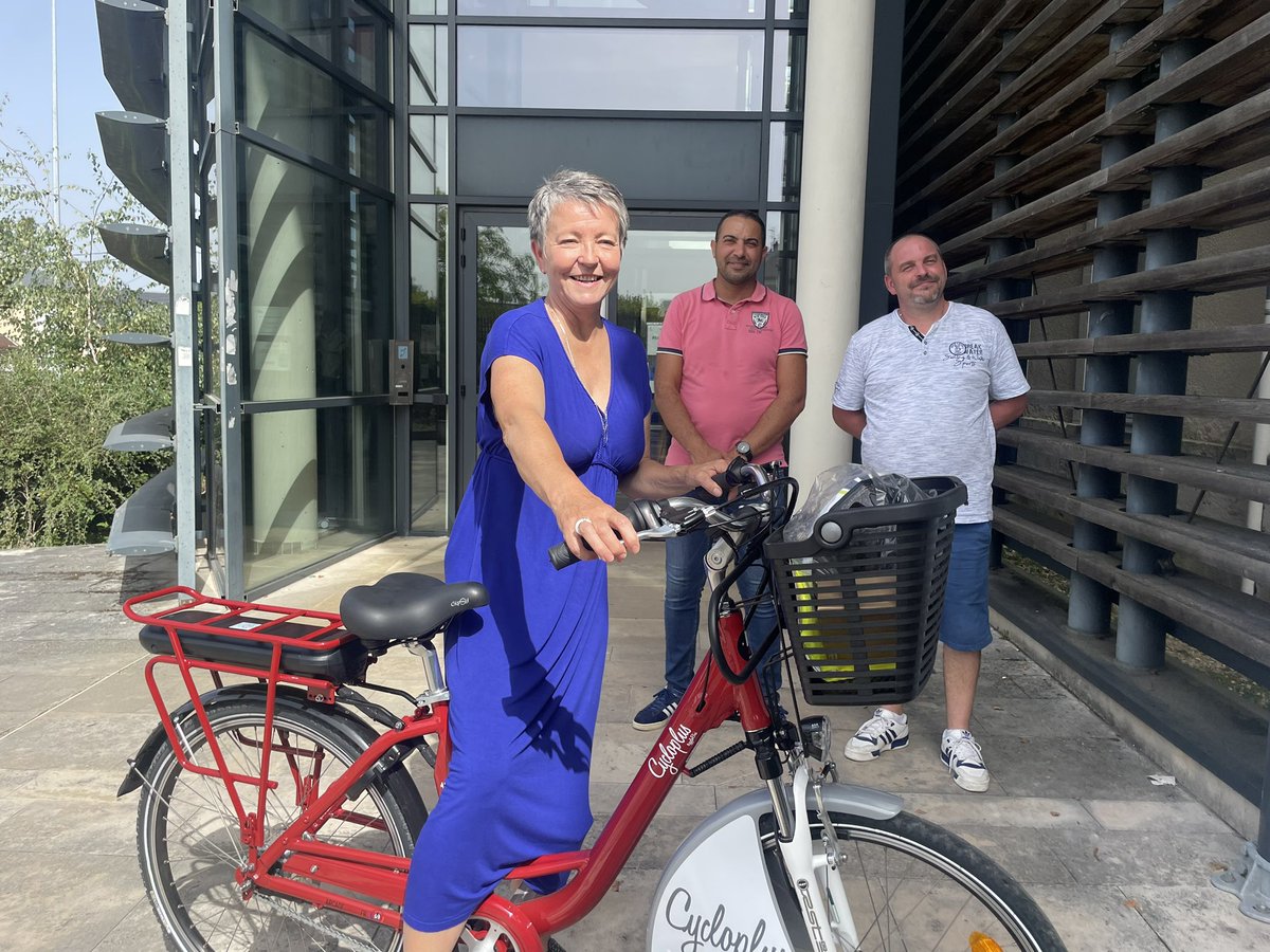 trranber's tweet photo. Aujourd’hui la délégation départementale du Cher de l’ARS Cvl a reçu le 🚲 mis à disposition par @AgglobusBourges pour des déplacements plus 🚀 et plus verts. 
Merci pour ce partenariat et à nous les pistes cyclables de Bourges !⚡️
@ClaradeBort @ARS_CVDL @VilleDeBourges https://t.co/cajubAZ7bW