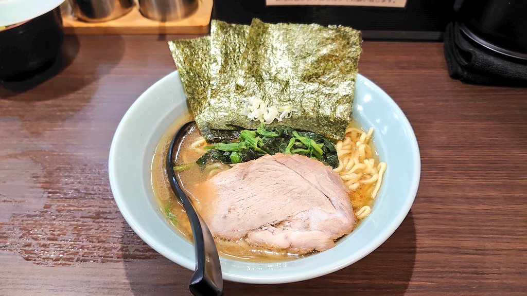 BailamosEnrique's tweet photo. 4日㈪昼前に、Maison Bのサインがある、横浜家系らーめん侍 渋谷本店さんで、らーめん850円🍜✨
撮影許可を頂き、ありがとうございました♪美味しかったです😋
#MaisonB #メゾンビー #MBius #メビウス #Mbee #メビィ #メゾビ #ラーメン #横浜家系 #侍 #渋谷 https://t.co/fIb812v971