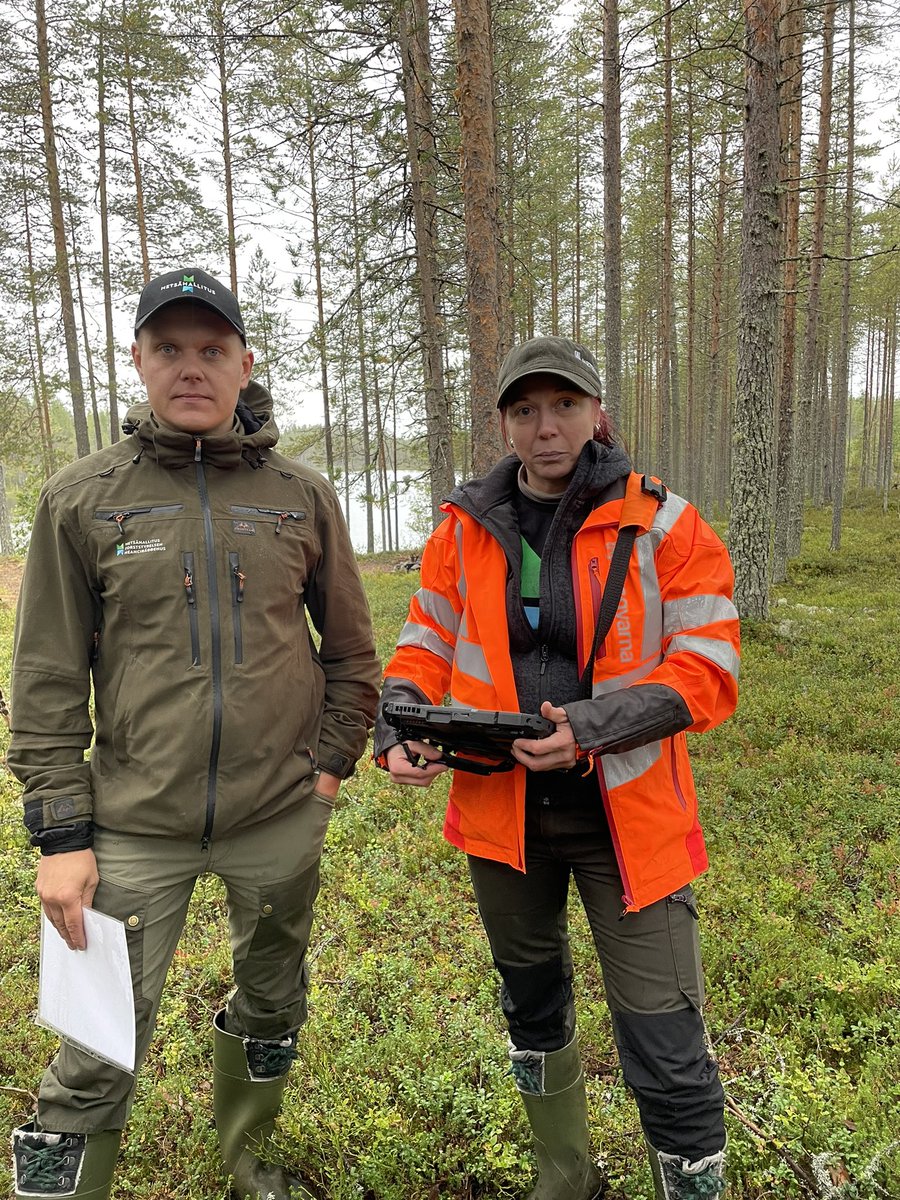 Tänään Pohjois-Karjalan neuvottelukunnan maastoretkellä kerrottiin @Metsahallitus metsätalouden suunnittelusta monikäyttömetsissä, metsäasiantuntijan monipuolisesta tehtävästä ja yhteissuunnittelusta #Metsätalous ja @Luontopalvelut. #monimuotoisuus #monikäyttömetsät #osaaminen