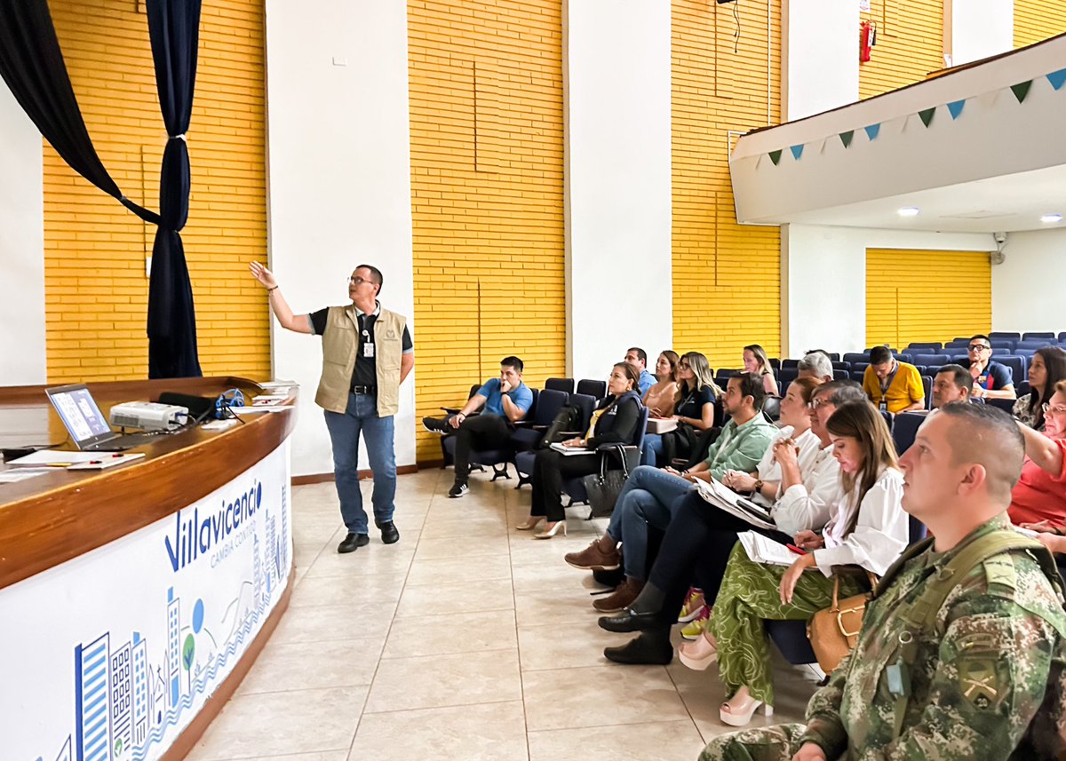Registraduria's tweet photo. En Villavicencio (Meta)📍se llevó a cabo el Octavo Comité de Seguimiento Electoral.

En este encuentro la #RegistraduríaDelSigloXXI rindió un informe detallado del avance del calendario electoral ⤵️

✅ 392 229 personas habilitadas para votar
✅ 36 162 ciudadanos inscritos 
✅ 89 puestos y 1191 mesas de votación 
✅ 52 puestos y 1053 mesas de votación con biometría 
✅ 21 Comisiones escrutadoras 
✅ 617 candidatos inscritos  

Asistieron entes de control, fuerza pública, Alcaldía, Secretaría de Educación, Tribunal de Garantías Electorales CNE y representantes de los partidos políticos.

#EleccionesTerritoriales2023 🇨🇴