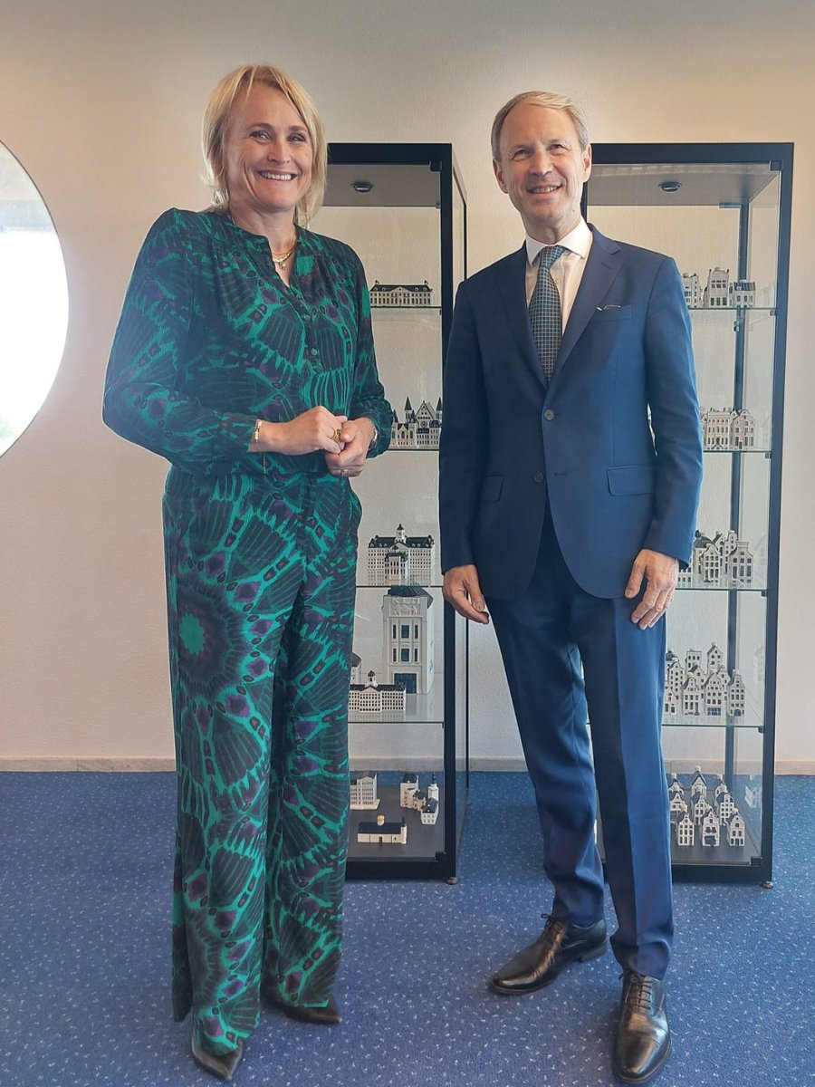 Le groupe <a href="/AirFranceKLM/">Air France-KLM Group</a>, illustre l'excellence de la coopération 🇳🇱🇨🇵. Très bon entretien ce jour avec Mme Marjan Rintel, PDG de <a href="/KLM/">KLM</a>. Les enjeux environnementaux (climat, bruit), humains et économiques sont au cœur des préoccupations de nos gouvernements et du secteur.