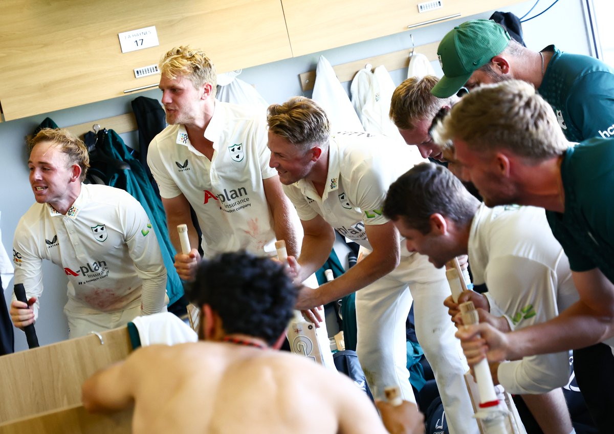 WorcsCCC's tweet photo. Video 🔜

#WorcesterBoysAreHappy 🍐 https://t.co/jHNFj0NpOe