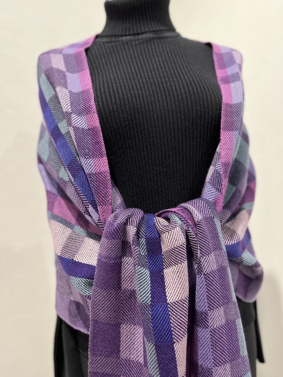 HASGalleries's tweet photo. Have you visited Silpe Gallery in the Hartford Art School yet? Check out our textile exhibition, Narrative through Textiles on view until Sept. 14th! Gallery hours are Mon-Thurs. 12pm-6pm and Fri-Sat. 1-5pm

#TextileExhibition #NarrativeThroughTextiles #ArtExhibition #ArtGallery https://t.co/S7hM2IK0Mz