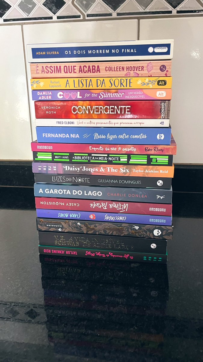 Pessoal, estou vendendo esses livros, por motivos de: estou de mudança e não consigo levar. Quem se interessar por algum, pode mandar dm. 

Se puderem dar rt, eu agradeço muito. ❤️