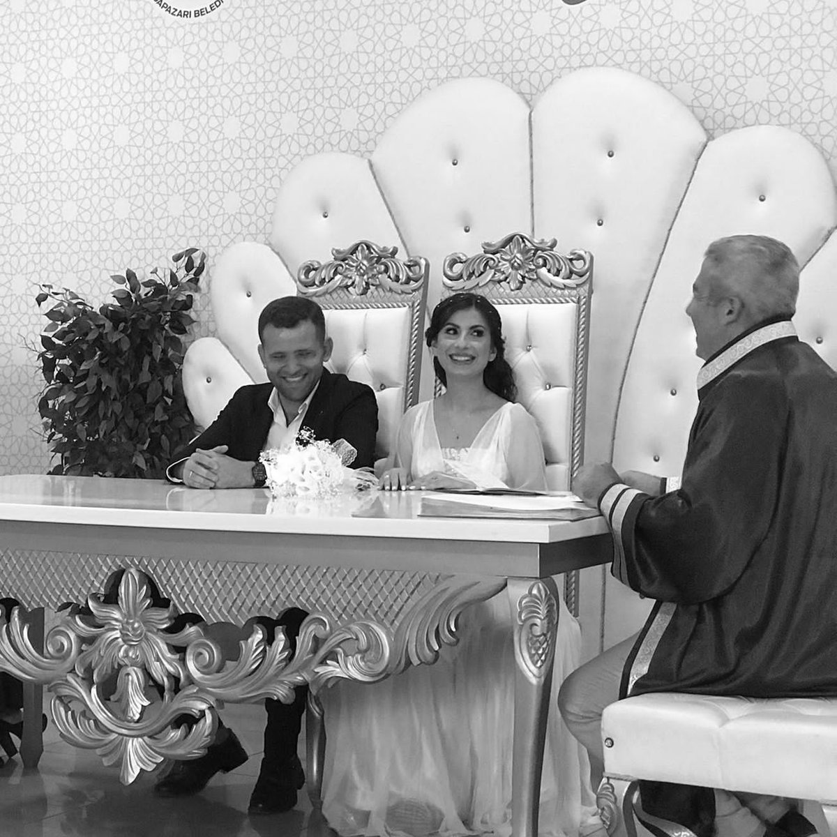 BeyzaNgr's tweet photo. Ev len dik 🥳
#YeniProfilResmi https://t.co/Sk1gMx5y45