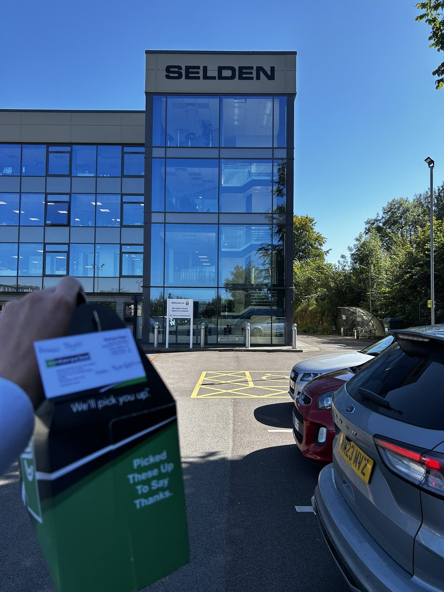 IsaacERAC's tweet photo. Out in the market place visiting some of our Buxton accounts, helping me get my marketing captaincy off to a great start! 🟢⚫️@neelamjh @gpincheshire @clairegrimes111 https://t.co/oHX8kG6yYR
