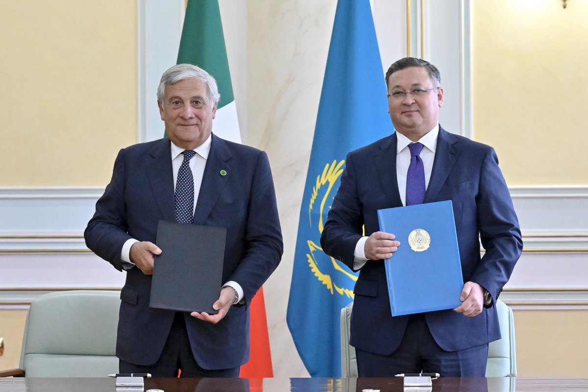 Antonio_Tajani's tweet photo. #Kazakistan Con il collega Nurtleu abbiamo firmato una dichiarazione congiunta per la crescita che 
rafforza la cooperazione 🇮🇹🇰🇿. Puntiamo a creare nuove joint ventures nei settori energia, agroindustria, infrastrutture e materie prime. Governo sempre a sostegno delle aziende 🇮🇹 https://t.co/DtcK1xNxzH