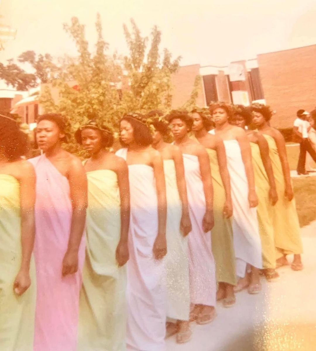 watchtheyard's tweet photo. The AKAs at Bethune-Cookman University in the 1970s. 💕💚
#AlphaKappaAlpha #WatchTheYard https://t.co/mViN6tZREm