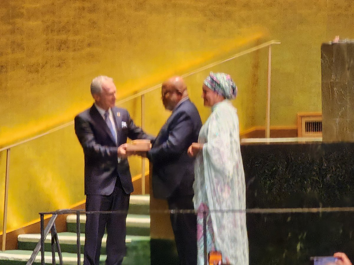 FSarufa's tweet photo. Another UN General Assembly calendar year concludes today, and the opening of a new 78th Session, marked by the symbolic handing over of the gavel by incumbent  General Assembly President H.E. Csaba Korosi (Hungary) to his successor H.E.  Dennis Francis (Trinidad &amp; Tobago). https://t.co/KTk63121JT